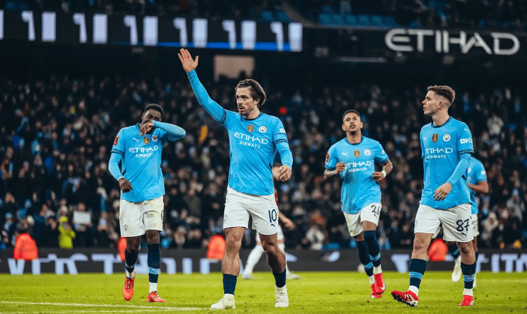 曼城连胜三场,球队信心大增 曼城连胜三场,球队信心大增