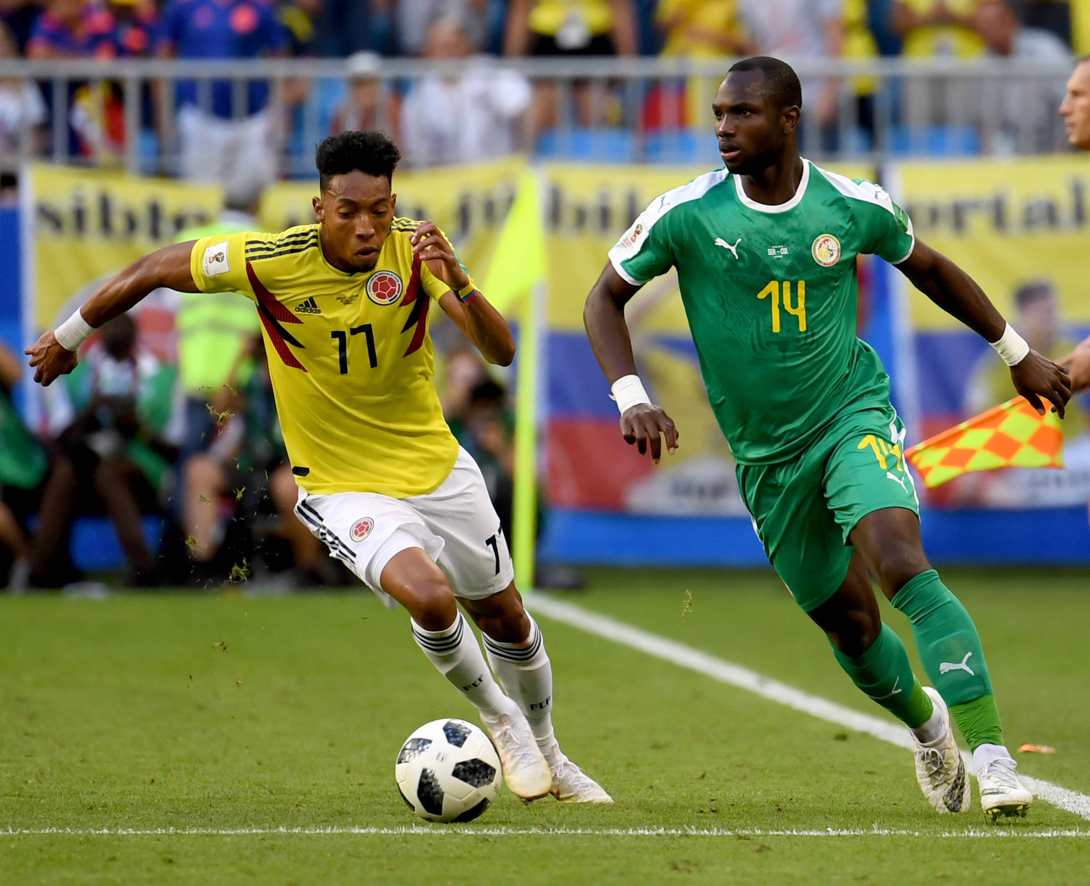 足球赛场激烈角逐,再现精彩进球 足球赛场激烈角逐,再现精彩进球