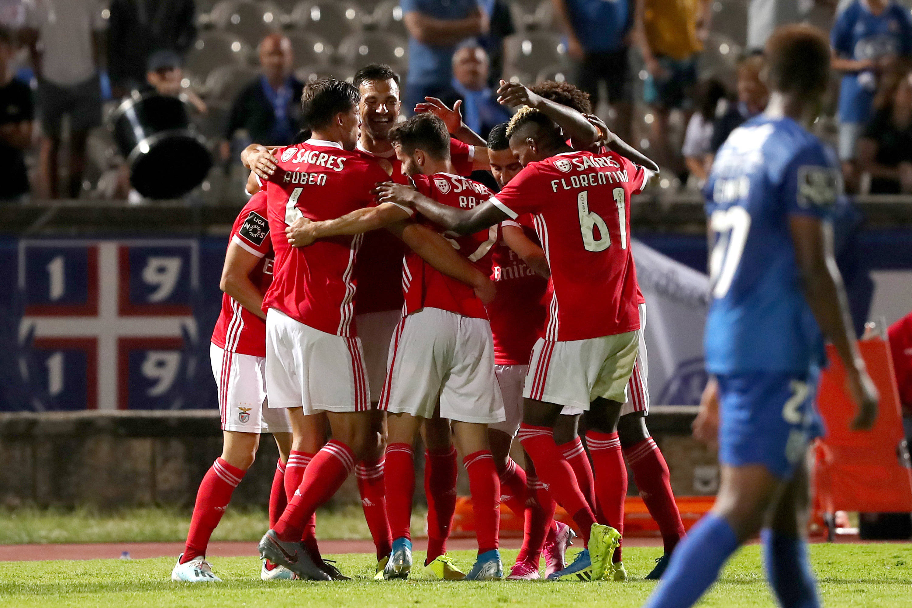 葡萄牙球队在比赛中获胜夺冠 葡萄牙球队在比赛中获胜夺冠