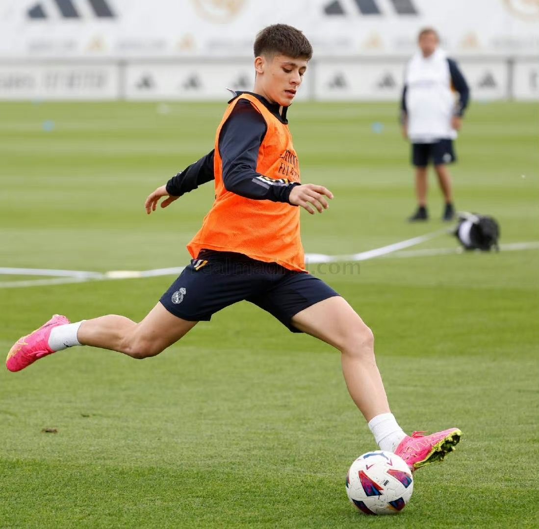 皇家马德里球员接受医学检查，确认身体状况