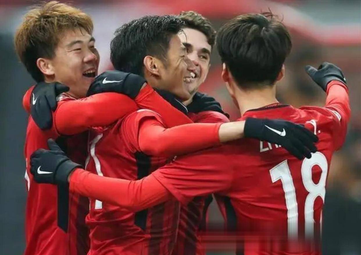 上港队员实力出众,轻松晋级 上港队员实力出众,轻松晋级