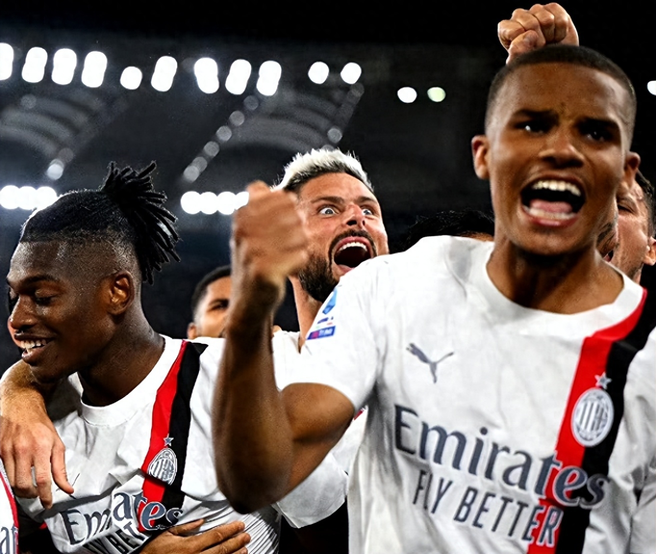 包含米兰德比战场烽火再起,胜者笑到最后的词条 包含米兰德比战场烽火再起,胜者笑到最后的词条