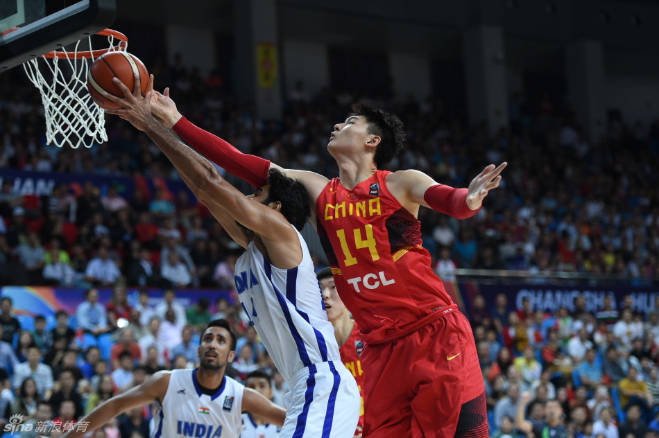 东部明星新秀控卫秀O神技，技惊四座