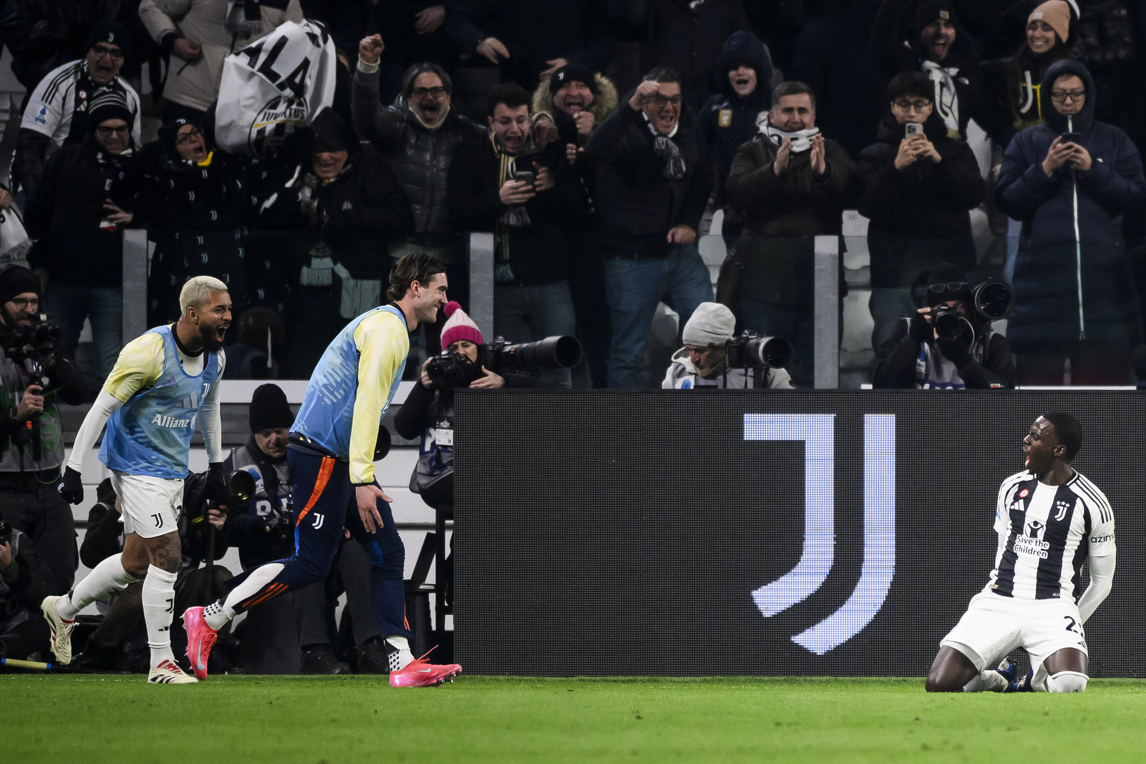 关于尤文客场惊险获胜,罗马主场告负的信息 关于尤文客场惊险获胜,罗马主场告负的信息