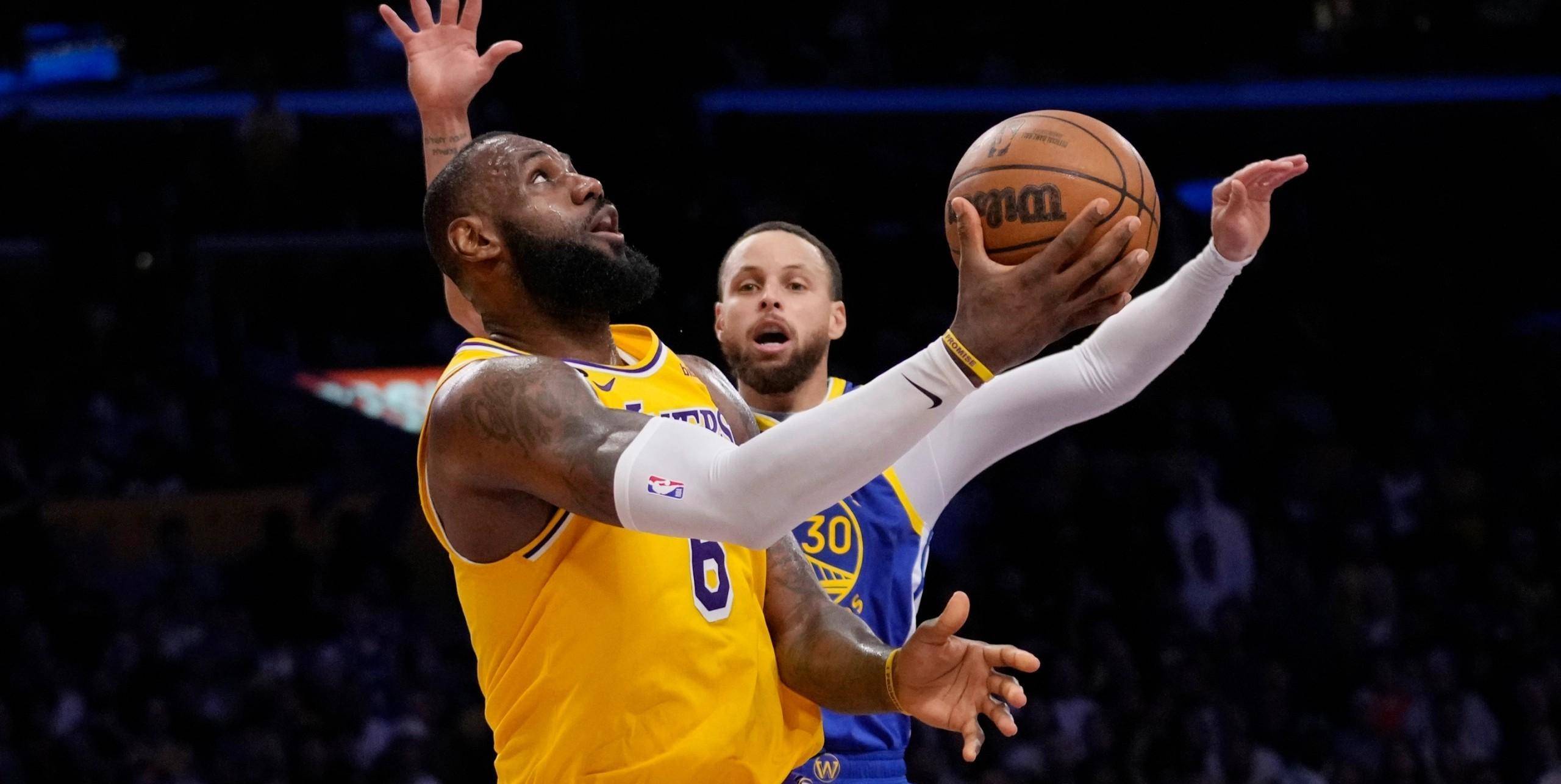 詹姆斯率队逆转成功，湖人多点开花稳操胜券的简单介绍