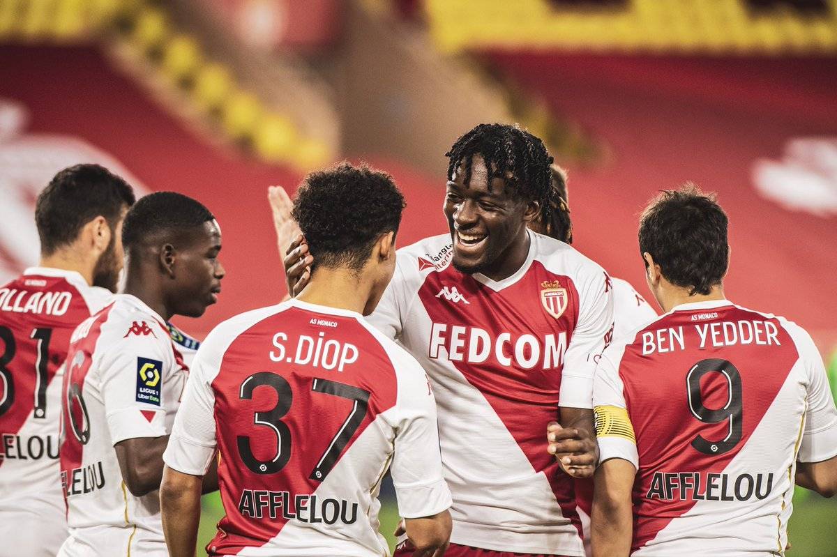 圣埃蒂安捍卫主场荣誉，斩巴黎