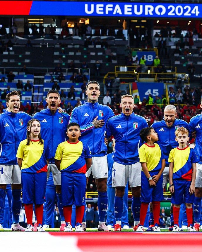 巴塞罗那中场控制比赛，助意大利队晋级