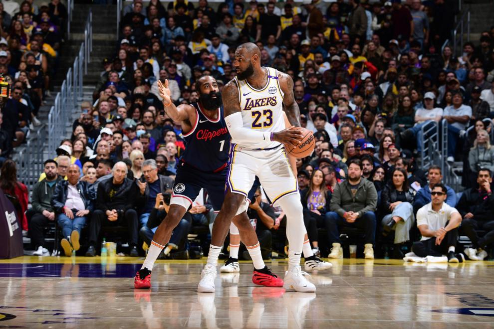 湖人险胜猛龙,詹姆斯表现抢眼 湖人险胜猛龙,詹姆斯表现抢眼