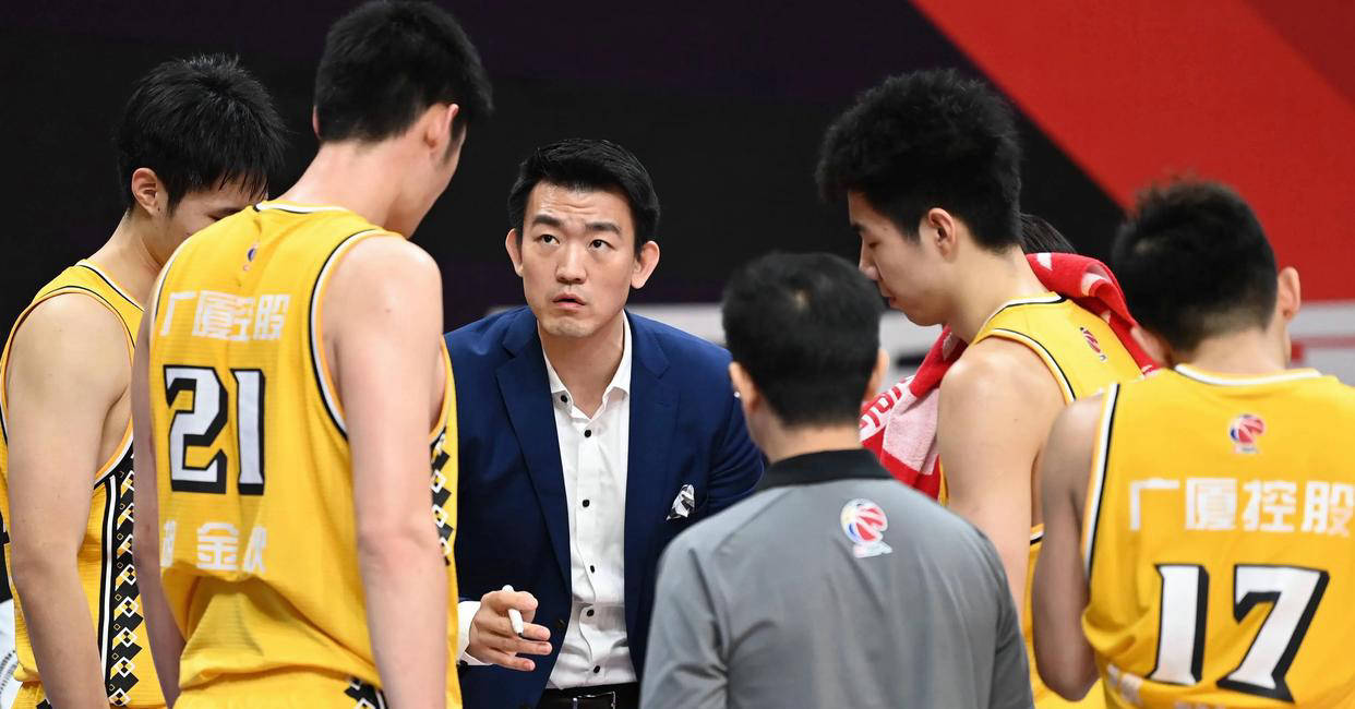 篮球比赛球员顶级表现,力拼取胜 篮球比赛球员顶级表现,力拼取胜