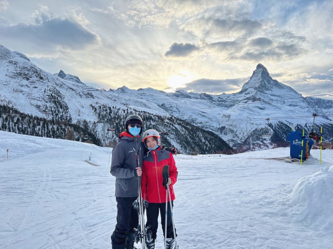 瑞士滑雪队员在赛场上表现亮眼 瑞士滑雪队员在赛场上表现亮眼