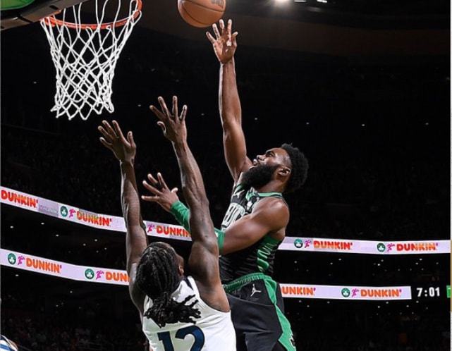 绿衫军队霸占榜首,连胜不断 绿衫军队霸占榜首,连胜不断