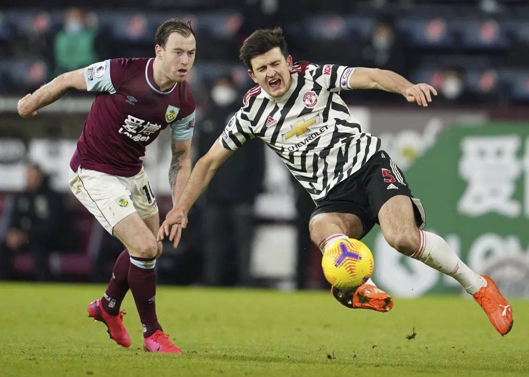 伯恩利主场逼平沃特福德,保级形势险恶 伯恩利主场逼平沃特福德,保级形势险恶