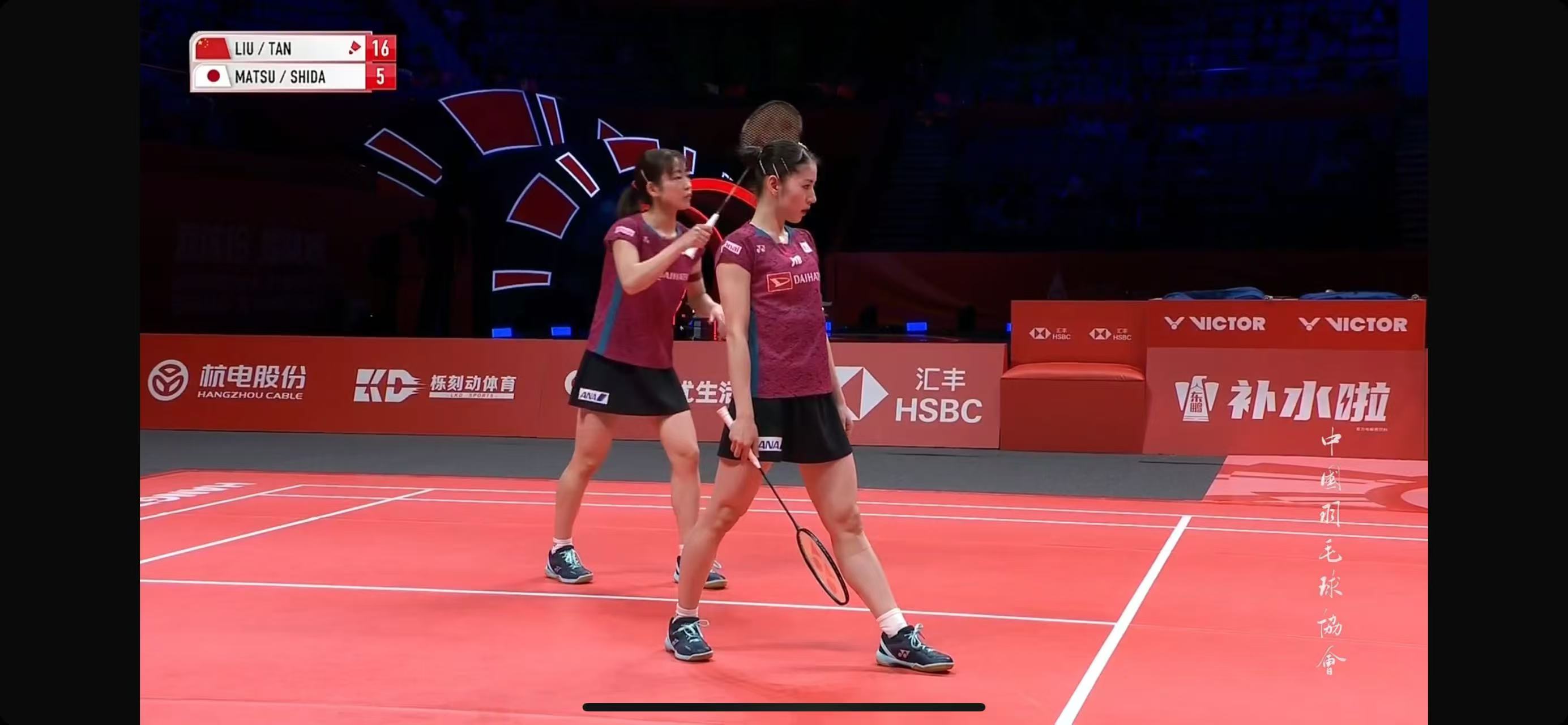 日本羽毛球选手创造历史，实现逆转夺冠