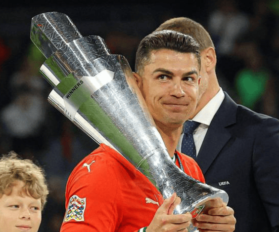 葡萄牙球员传球如神，助球队逆转