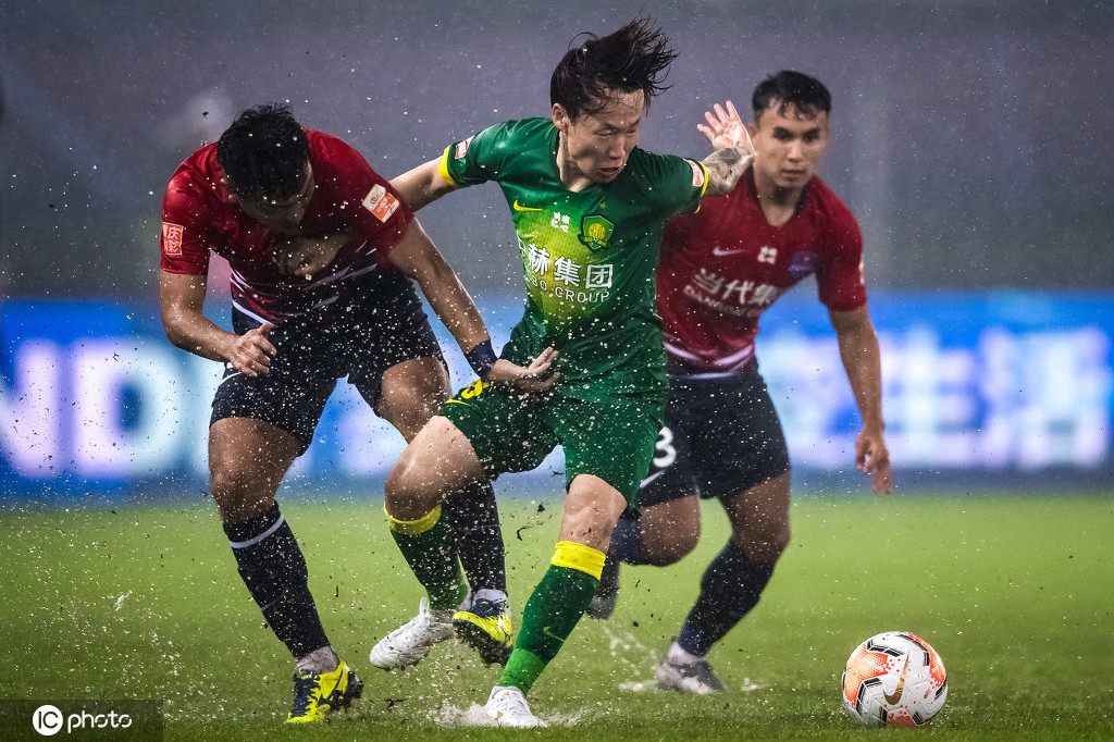 上港不敌恒大,中超争冠形势再起波澜 上港不敌恒大,中超争冠形势再起波澜