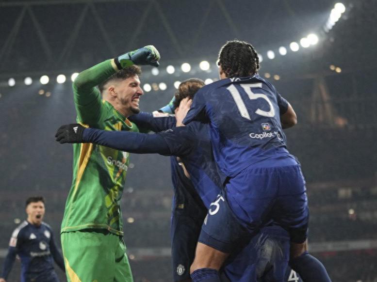 足球场上精彩绝伦的对决引人瞩目