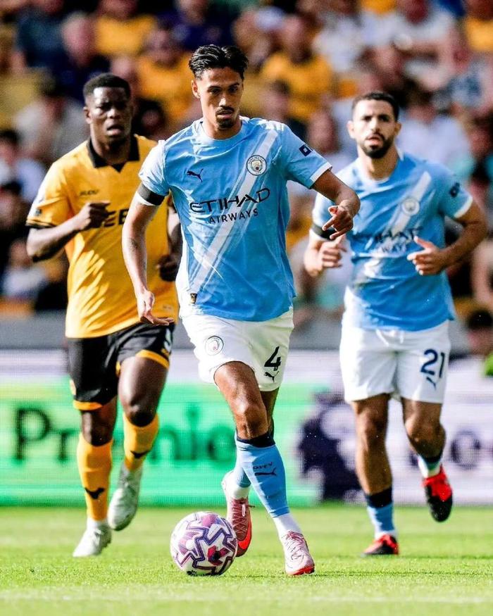 曼城3-0完胜热刺，继续保持英超领先优势