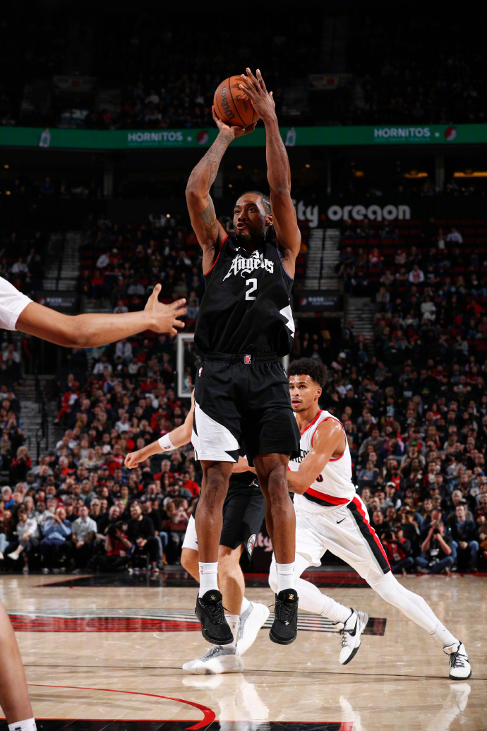 快船惜败开拓者,莱昂纳德贡献23分 快船惜败开拓者,莱昂纳德贡献23分