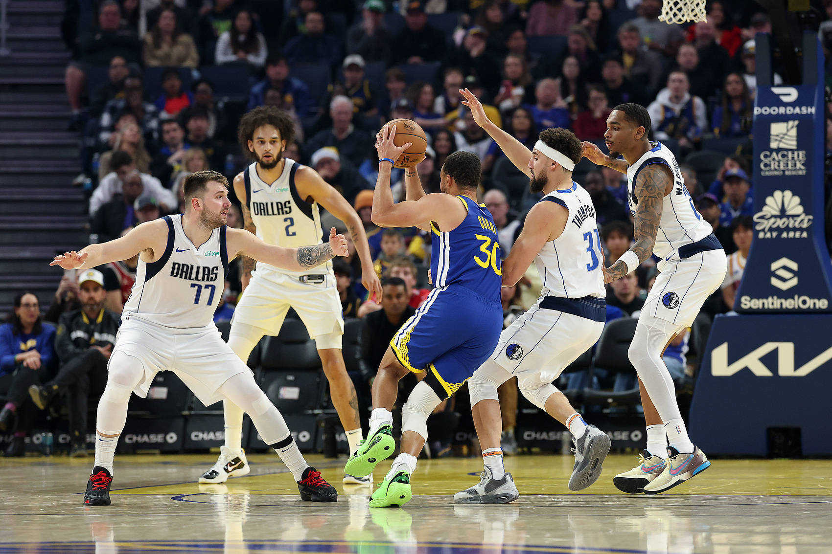 独行侠击败活塞,实现两连胜 独行侠击败活塞,实现两连胜